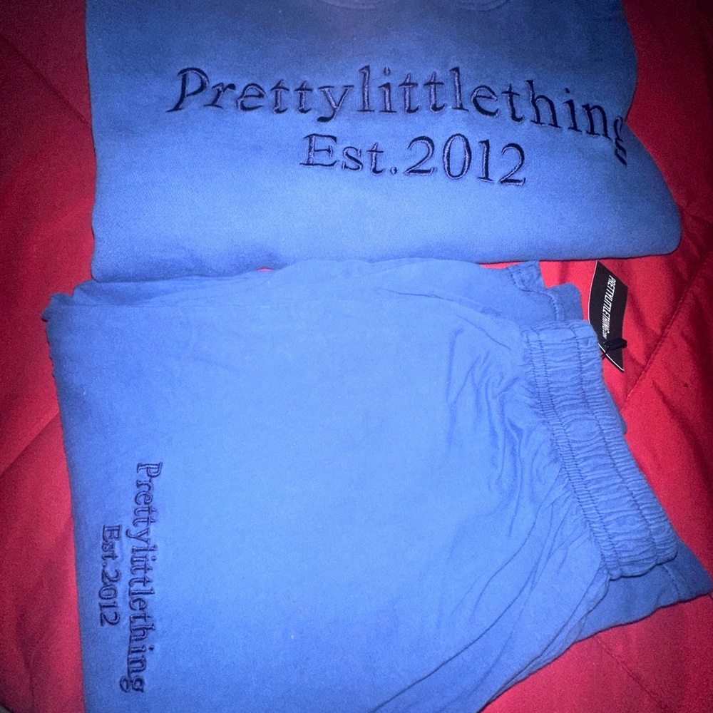 PRETTY LITTLE THING SWEATSUIT